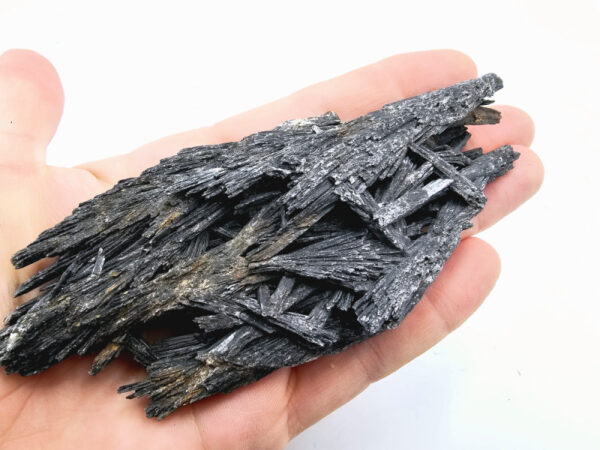 Black Kyanite A (112g) - Image 2