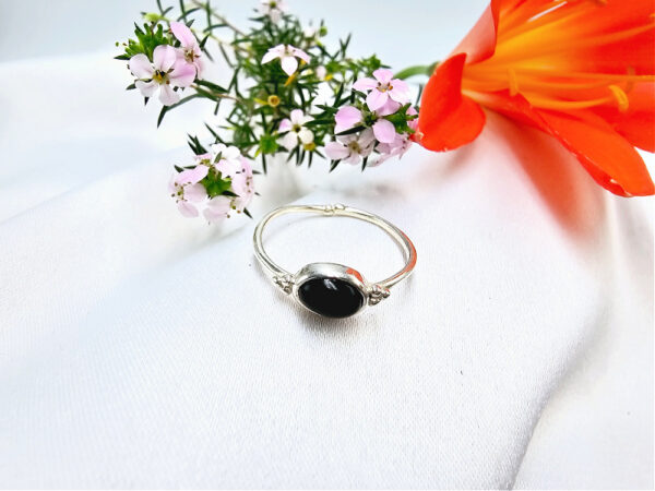 Black Onyx Oval Ring With Side Circles (925 Silver)