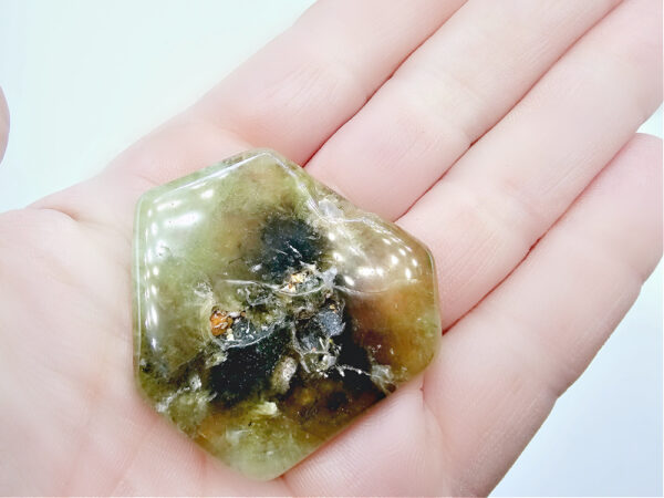 Green Garnet Polished Slice I (28.8g) - Image 2