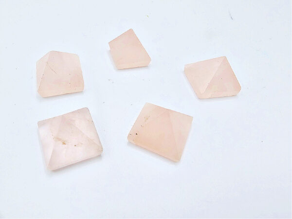 *Rose Quartz Pyramid Mini (1.5cm)