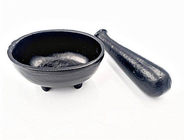 Oval Iron Pestle & Mortar (8cm)