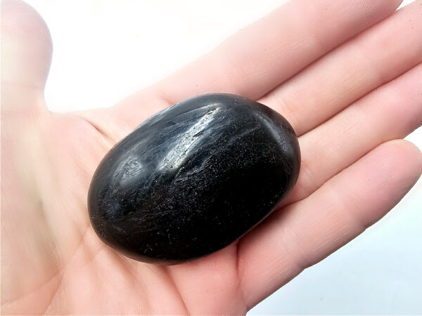 Black Tourmaline Palm Stone E (108g)