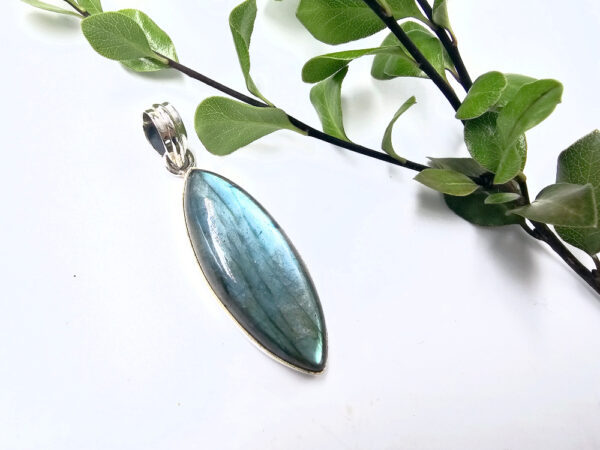 Labradorite Oval Pendant (925 Silver)