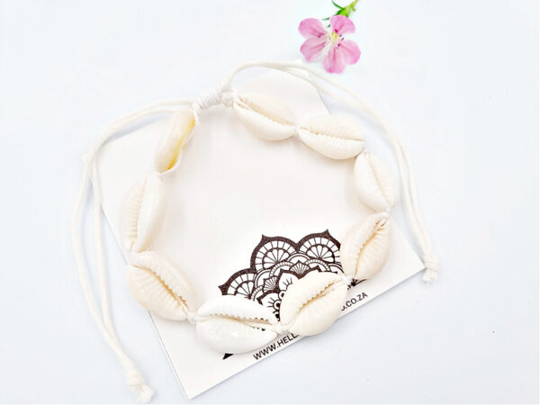 Cowrie Bangle (White)