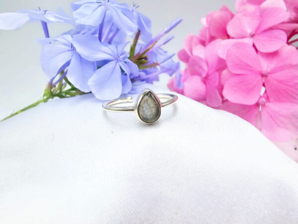 Labradorite Tear Ring (925 Silver)