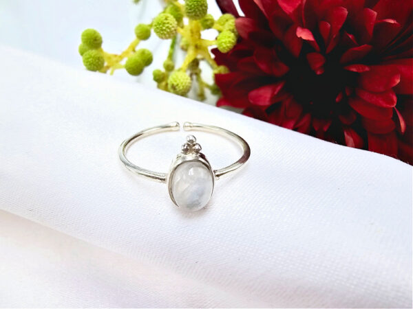 Moonstone Ring Oval Circle Top (925 silver)