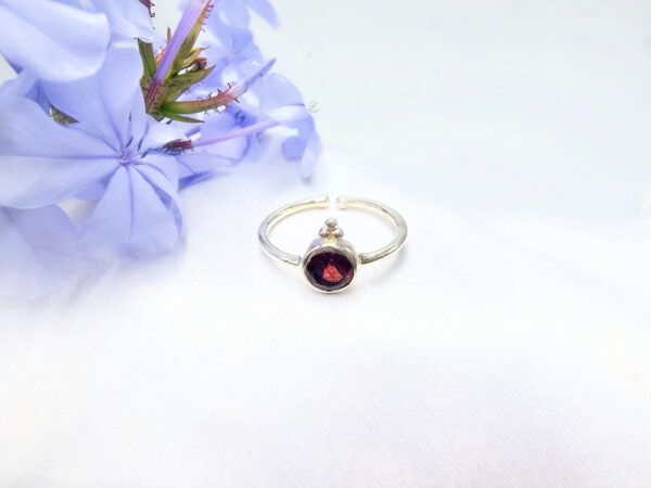 Red Garnet Round Ring With Dots (925 Silver)